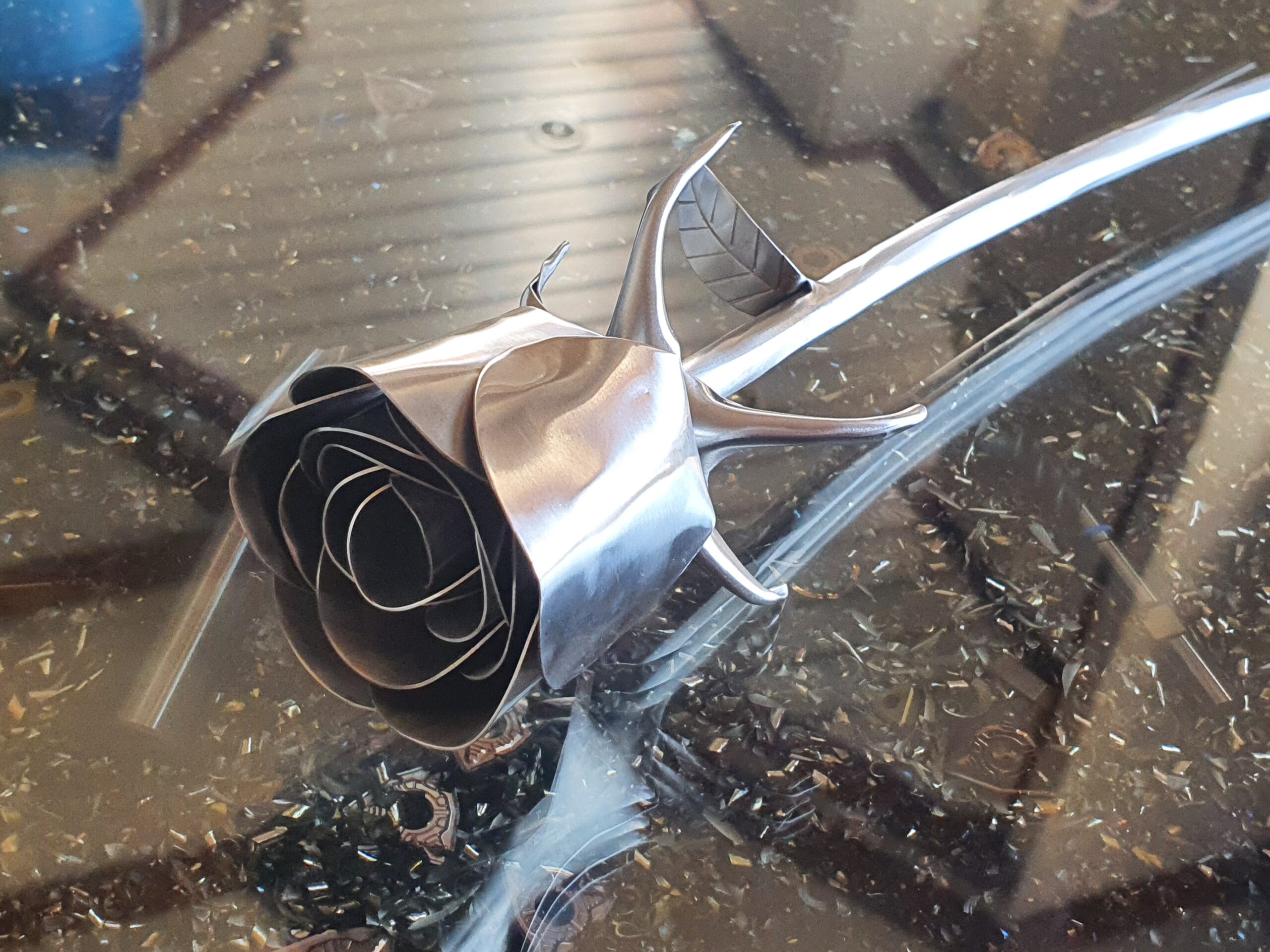 metalen roos gevouwen van RVS plaatwerk