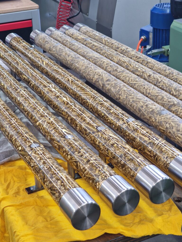 epoxy deurhandgrepen uit 1 stuk gegoten met messing onderdelen.